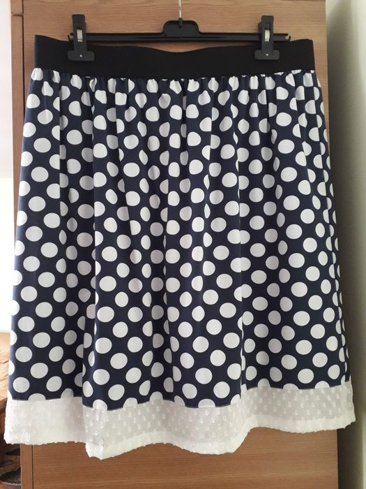 Fusta de vara cu dantelă