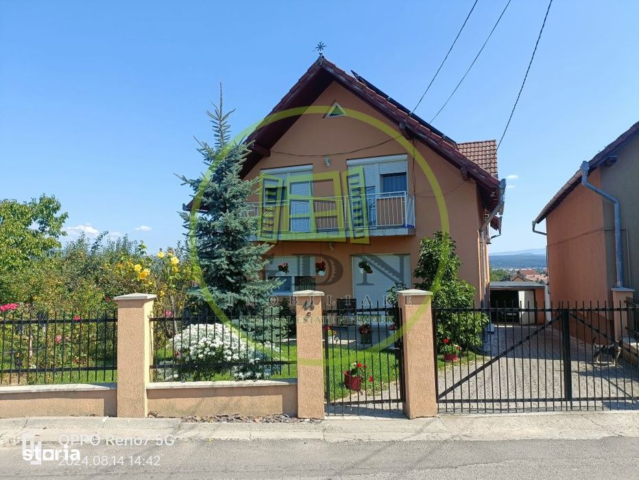 Casa de vanzare Reghin zona semicentrala.
