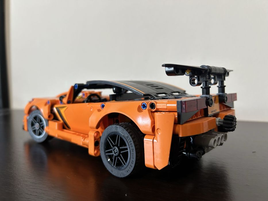 LEGO Technic 42093 Chevrolet Corvette ZR1 – portocalie