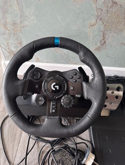 Обменяю игрвой руль Logitech g923