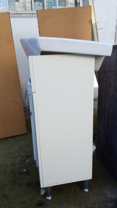 МИвка и шкаф за баня