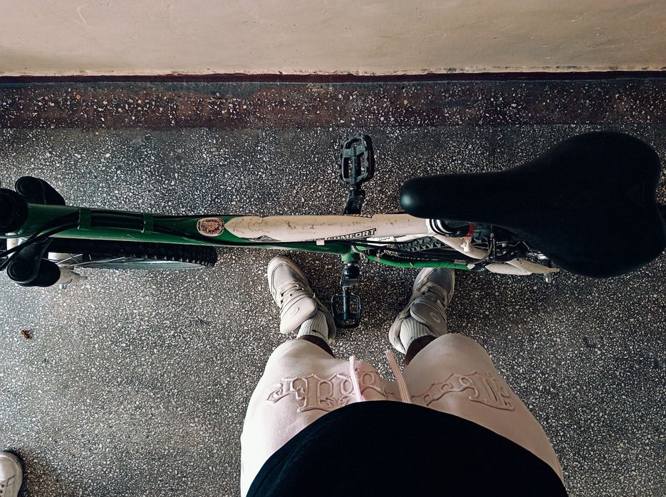 Vând bicicleta .
