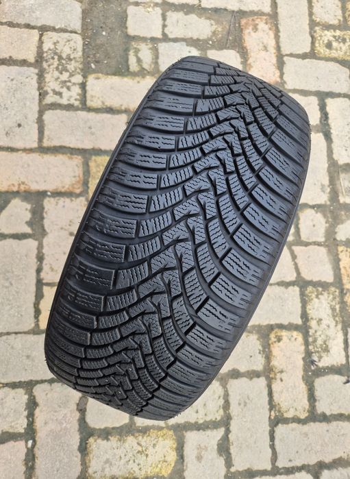 O bucată 225/45 R17 M+S iarnă - una Continental Falken