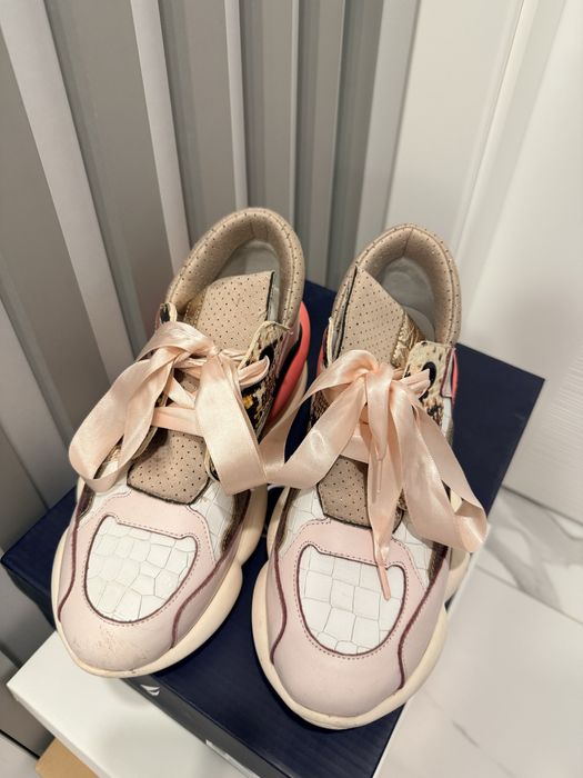 Сникърси от естествена кожа