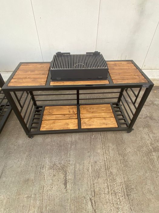 Gratar metalic cu spatiu de depozitare