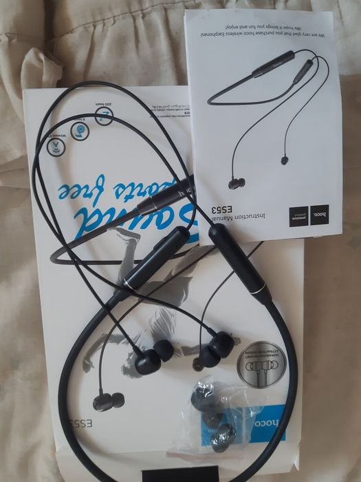 Продам наушники безпроводные.