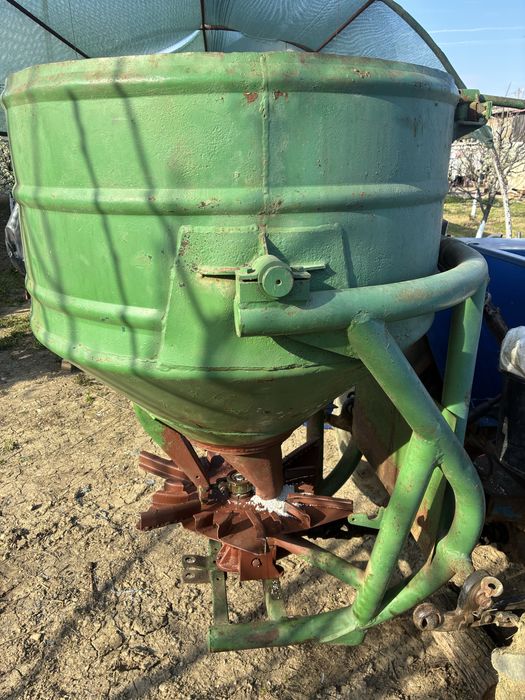 Vand distribuitor ingrasaminte