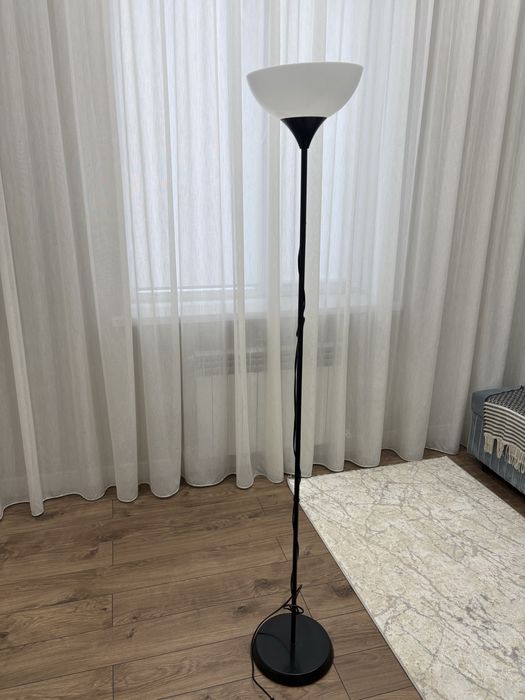 Напольный светильник