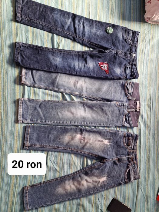 Pantaloni pentru băieți