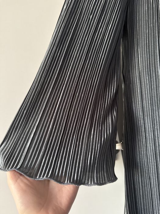 Продам платье серебристое в рубчик