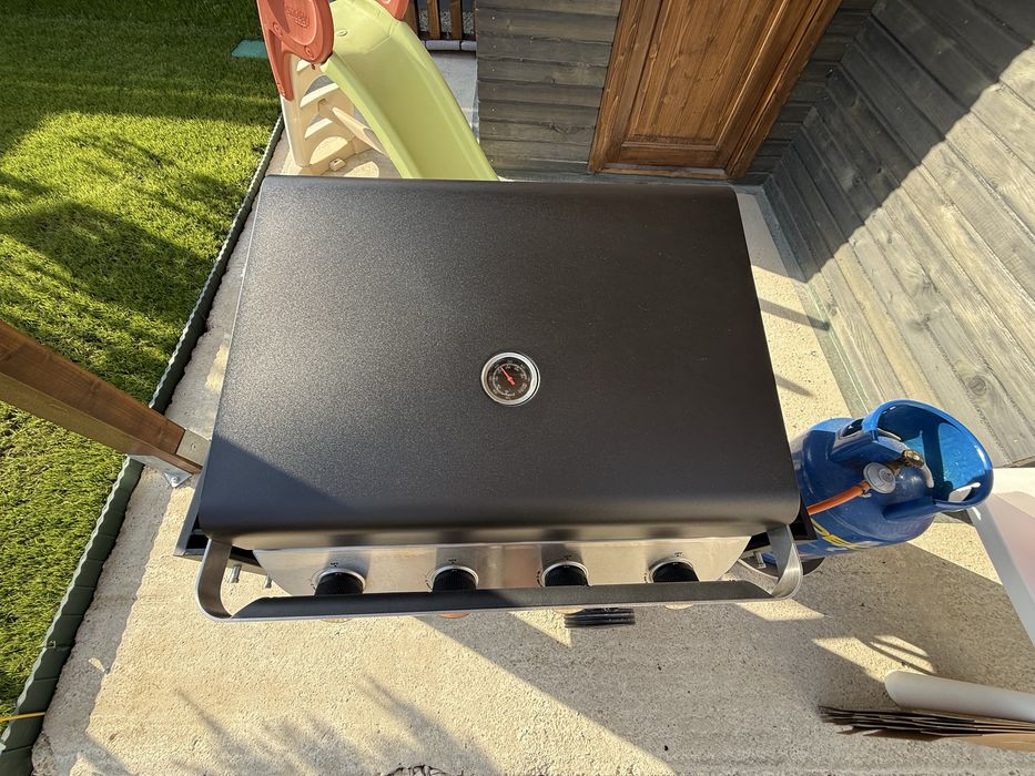 Gratar pe gaz, 4 arzatoare, husa cadou. Garantie 18 luni