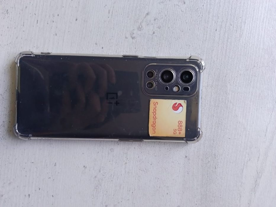 OnePlus 9 Pro ..
