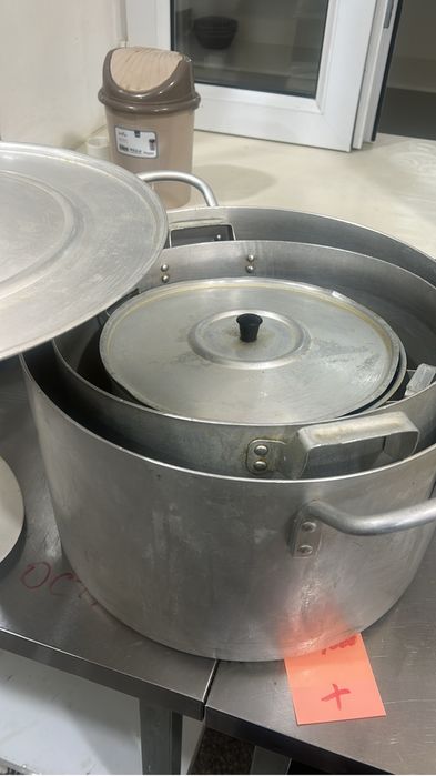 Продаются тарелки,кастрюли