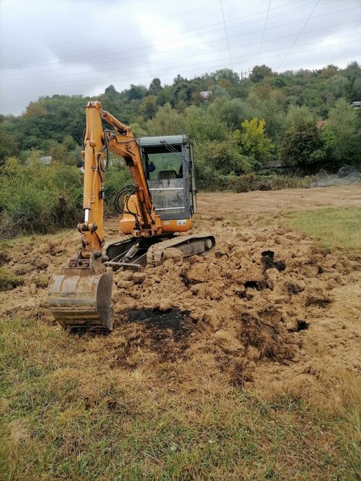 Inchiriez miniexcavator senilat Case 3,5 tone