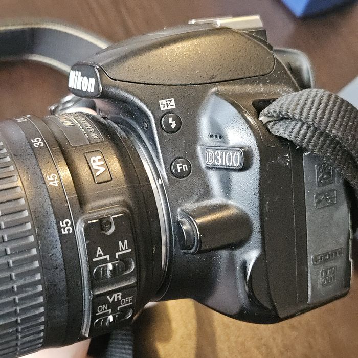 Nikon D3100 с обектив Nikon AF-S 18-55mm 1:3.5-5.6G VR