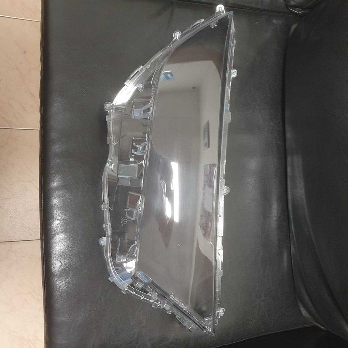 Стъкло за фар десен Toyota RAV 4  2019 ->