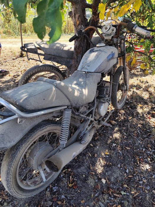 Vând motocicleta