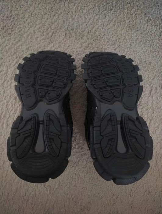 Balenciaga Track cu Led, Ca Noi