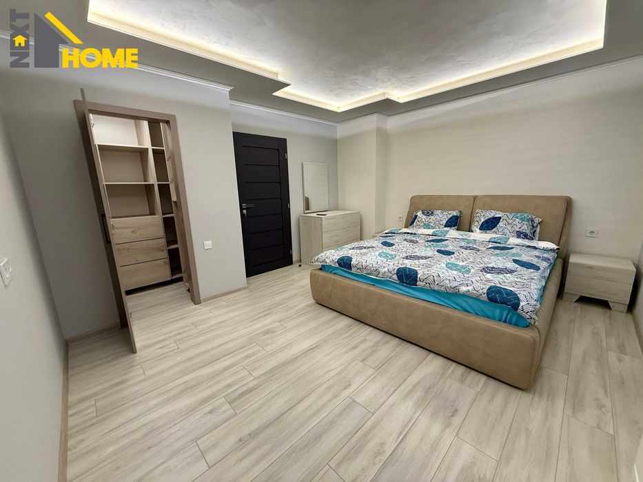 Чисто нов, напълно обзаведен тристаен апартамент с ГАРАЖ!