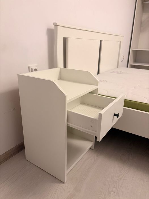 Pat cu saltea si noptiera