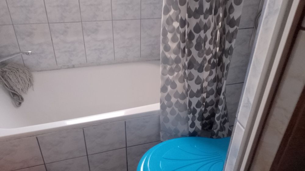 Închiriez camera camin