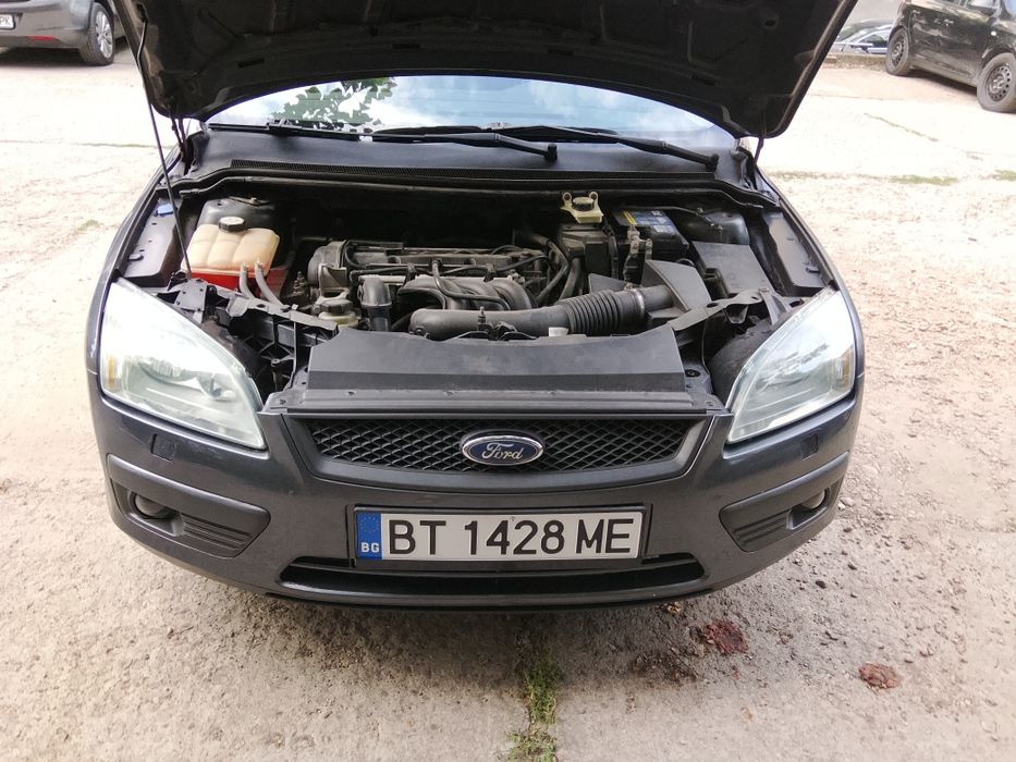 Продавам изключително запазен ford focus 1.6i, бензин.
