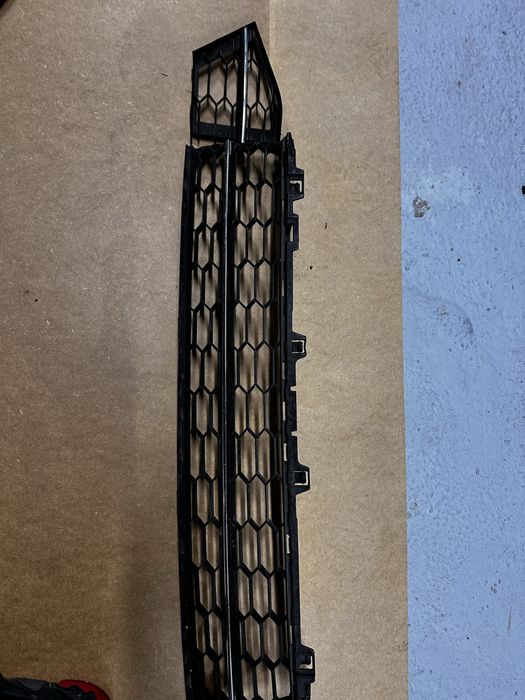 Grilă inferioară bară față skoda superb 3.