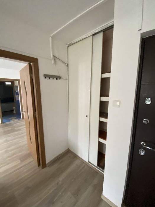 Inchiriez apartament cu 3 camere