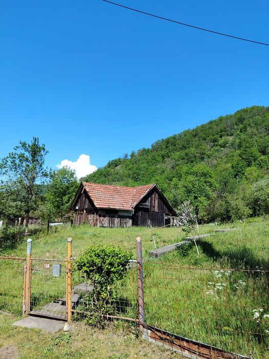 Vând casă cu teren în sat Ormindea comuna Băița