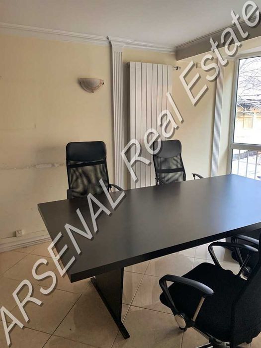 Офис под наем, Център