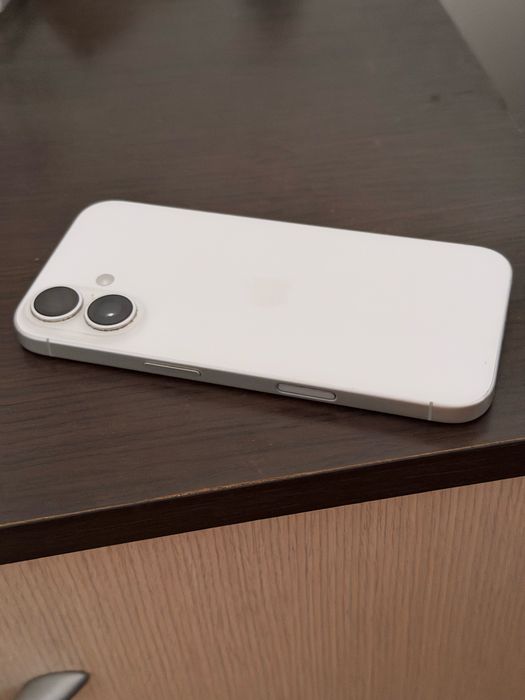 Iphone 16 White