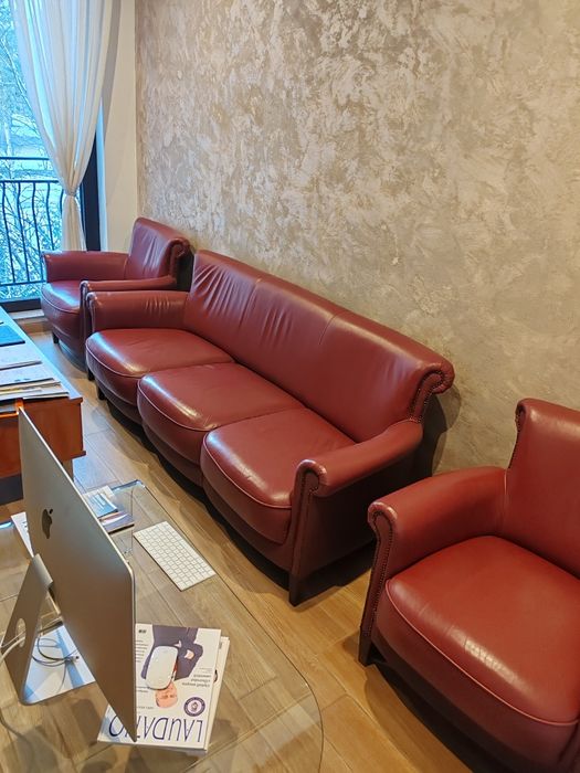 Vând canapea și fotolii piele naturala