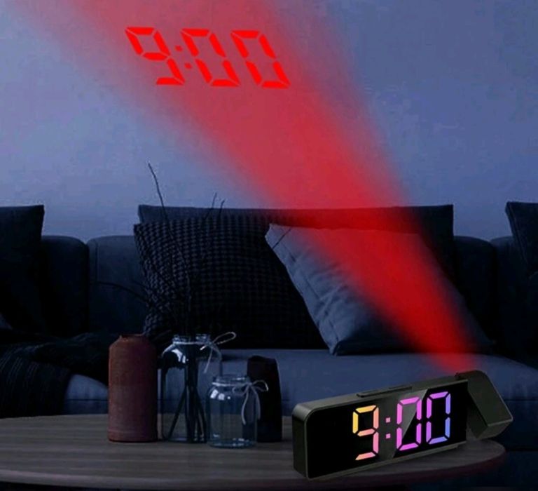 Ceas digital cu proiectie