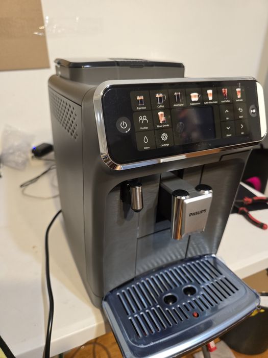 Espressor automat Philips LatteGo Seria 5500