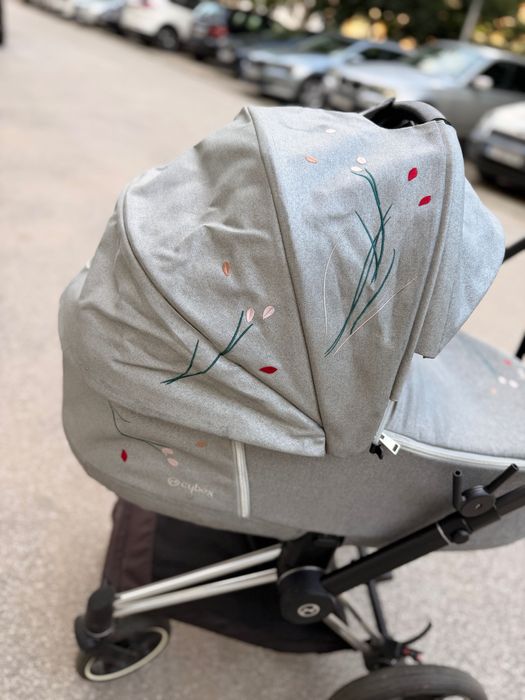 Бебешка количка Cybex Priam с бродерия
