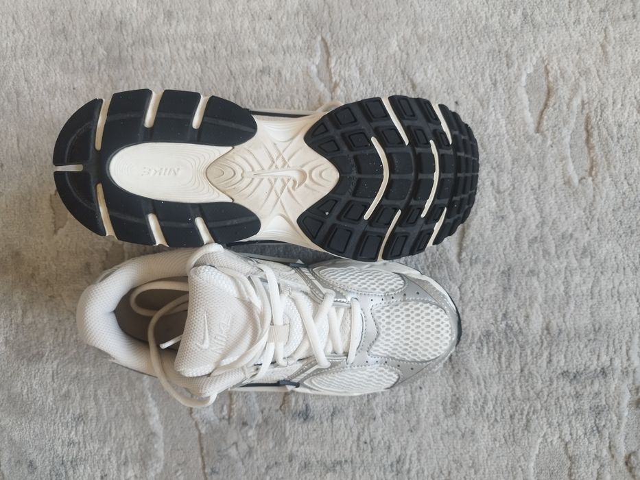 Оригинални дамски маратонки NikeNIKE