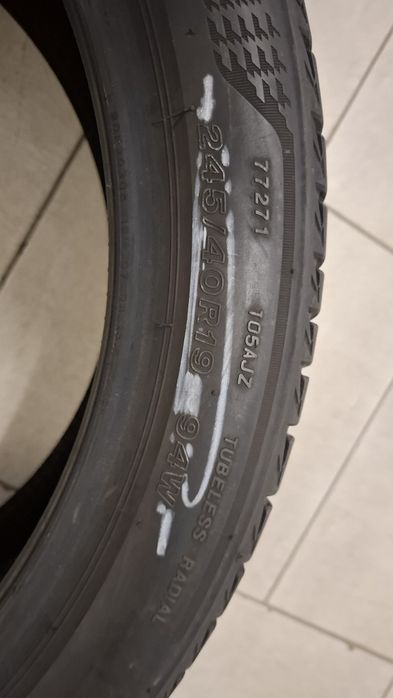 Единична лятна гума Bridgestone 245 40 19