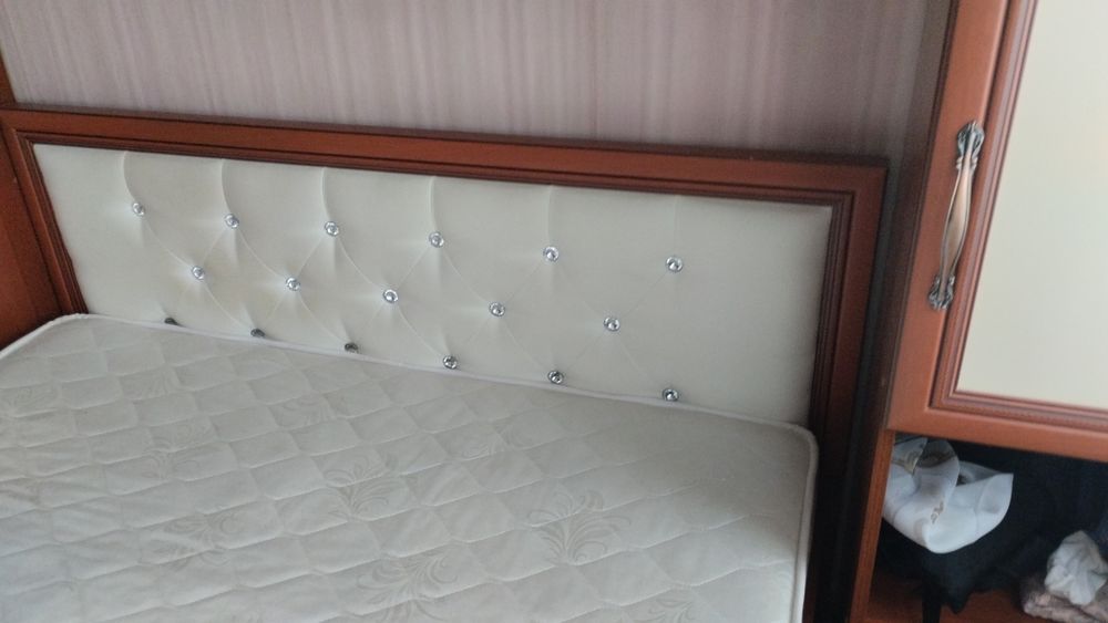 Продам спальный гарнитур
