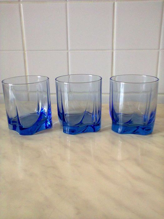 Новый набор стаканов 3 шт.