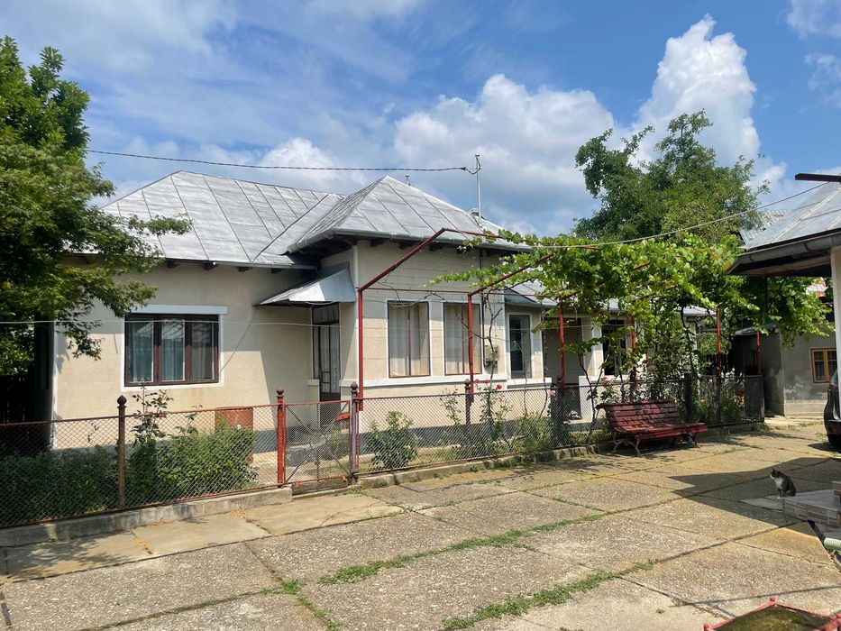 Casa de vanzare in Sat Ghirdoveni Com ILCaragiale Jud Dambovita