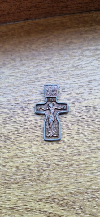 Cruciulița cu Isus Hristos veche.