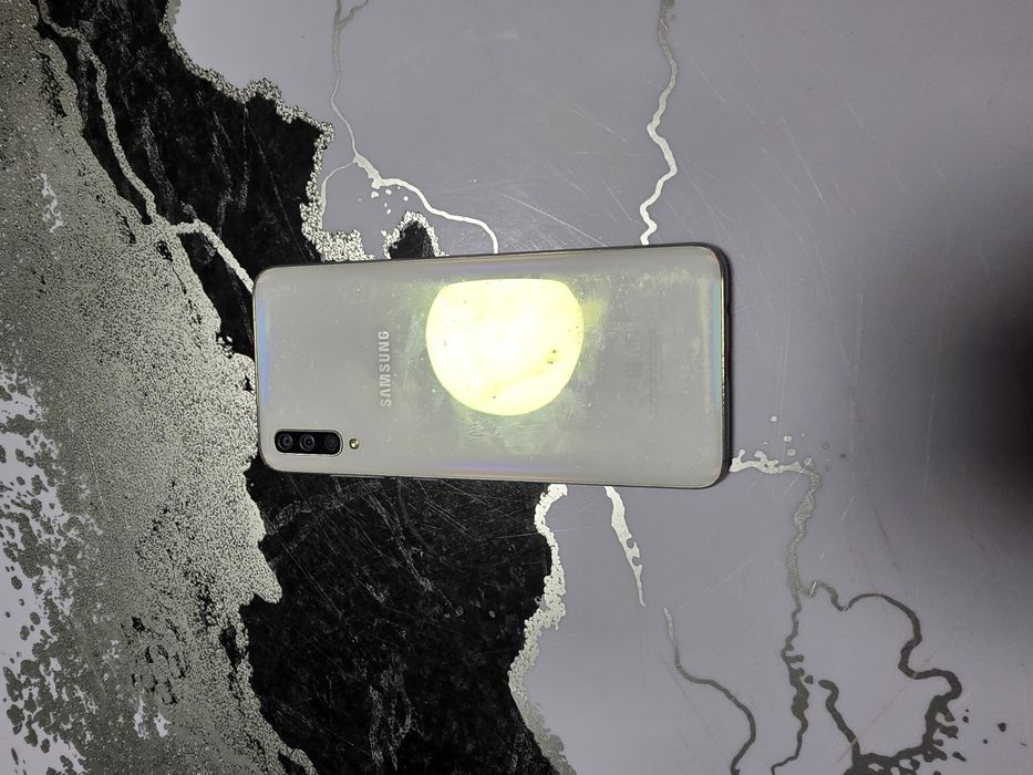 Телефон Samsung A70