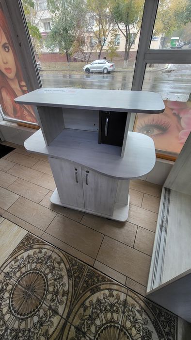 Продам ресепшн белый