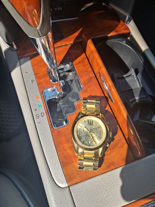 Продам  часы женские  МICHEL KORS