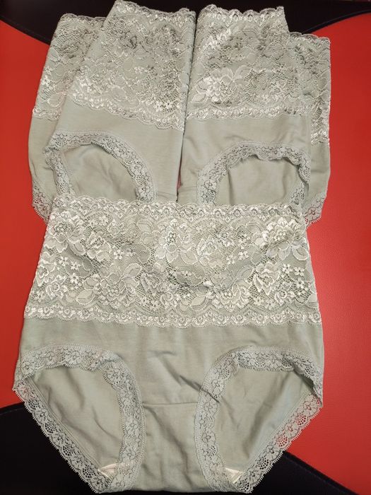 Дамски бикини с дантела