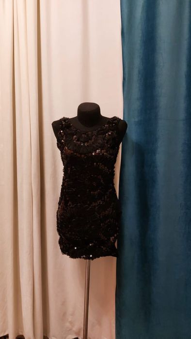 Продаю женские платья