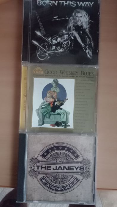 Музыка разных направлений и стилей на CD -дисках.