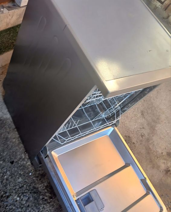 Vând masina de spalat vase