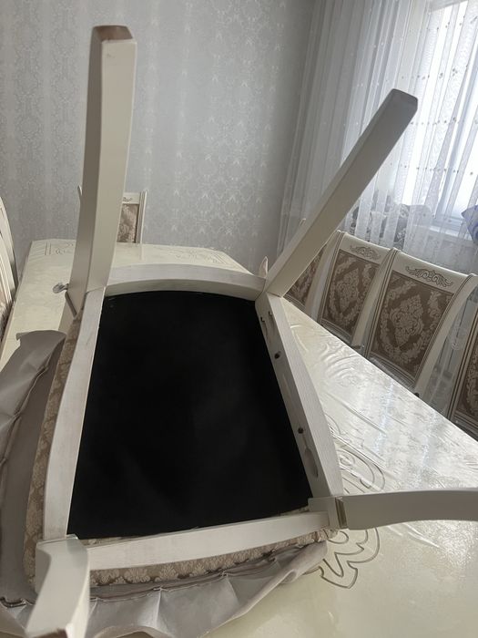 Срочно Стол и стулья