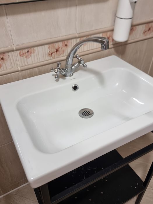 Раковина с тумбой в ванну